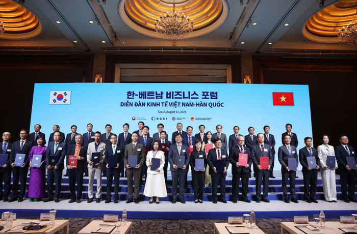 Tổng Bí thư Tô Lâm và Thủ tướng Hàn Quốc Kim Min Seok chứng kiến các trường đại học, doanh nghiệp trao thoả thuận hợp tác.Ảnh: TTXVN Tổng Bí thư Tô Lâm và Thủ tướng Hàn Quốc Kim Min Seok chứng kiến các trường đại học, doanh nghiệp trao thoả thuận hợp tác.Ảnh: TTXVN