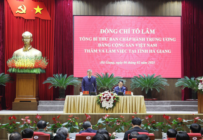Sáng 6/2/2025, Tổng Bí thư Tô Lâm cùng Đoàn công tác Trung ương làm việc với Ban Chấp hành Đảng bộ tỉnh Hà Giang về kết quả thực hiện Nghị quyết Đại hội XIII của Đảng, Nghị quyết Đại hội Đảng bộ tỉnh lần thứ XVII, phương hướng, nhiệm vụ trọng tâm năm 2025. (Ảnh: Thống Nhất/TTXVN) Sáng 6/2/2025, Tổng Bí thư Tô Lâm cùng Đoàn công tác Trung ương làm việc với Ban Chấp hành Đảng bộ tỉnh Hà Giang về kết quả thực hiện Nghị quyết Đại hội XIII của Đảng, Nghị quyết Đại hội Đảng bộ tỉnh lần thứ XVII, phương hướng, nhiệm vụ trọng tâm năm 2025. (Ảnh: Thống Nhất/TTXVN)