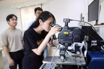 Để gia tăng nguồn nhân lực vi mạch bán dẫn, trường ĐH mở rộng đào tạo các ngành gần, tăng thực hành