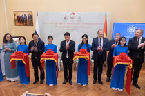 NXB Giáo dục Việt Nam trao tặng "Tủ sách tiếng Việt" góp phần lan tỏa văn hóa Việt tại Nga