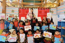 Cô giáo trẻ "gánh chữ" lên non, bám lớp ở điểm trường "3 không"