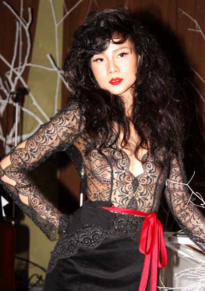 Dương Yến Ngọc được chú ý trong showbiz với câu nói học ở nước ngoài: "Phong độ là nhất thời, đẳng cấp là mãi mãi", cùng với việc luôn xuất hiện với trang phục sang trọng.