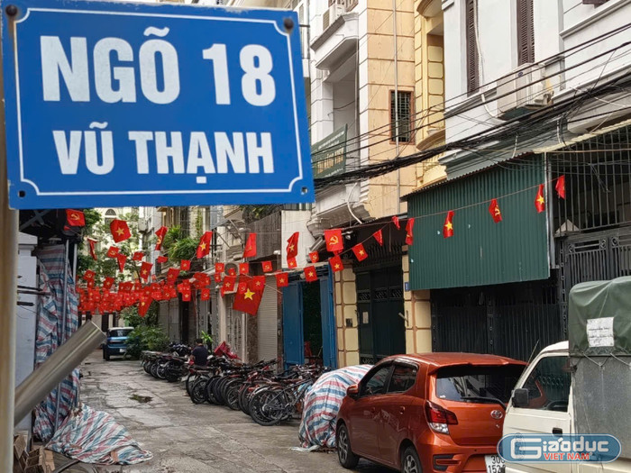 Khu vực có nhiều xe đạp là của học sinh học thêm tại Trung tâm bồi dưỡng văn hóa Tài năng Việt. (Hình ảnh ghi nhận vào sáng 8/10) Khu vực có nhiều xe đạp là của học sinh học thêm tại Trung tâm bồi dưỡng văn hóa Tài năng Việt. (Hình ảnh ghi nhận vào sáng 8/10)