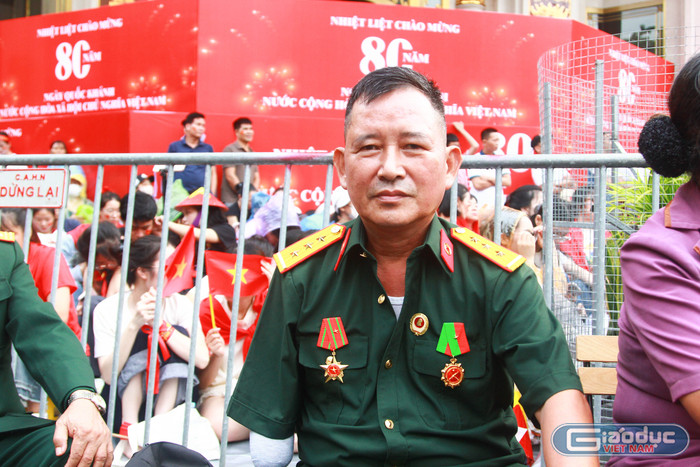 Cựu chiến binh Vũ Ngọc Quang chia sẻ niềm vui khi được đến xem buổi Tổng duyệt A80. Ảnh: Mạnh Đoàn gdvn-tong-duyet-308-a80-4.jpg