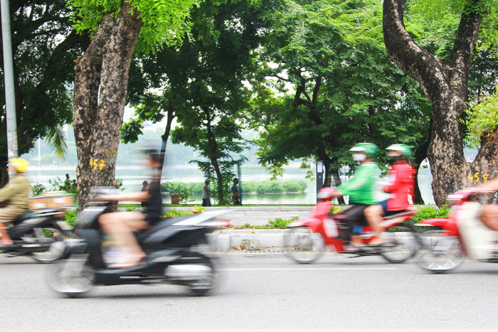 Nhìn từ phố Lê Duẩn vào trong công viên, khung cảnh công viên trở nên thoáng đãng, tươi đẹp hơn. cong-vien-thong-nhat-15.jpg