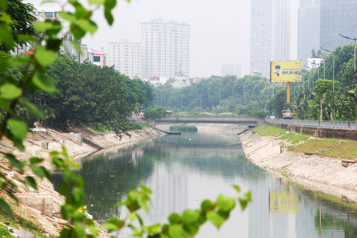 Dòng sông Tô Lịch "khoác chiếc áo" màu xanh biếc. cai-tao-song-to-lich-1.jpg