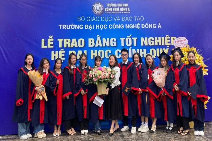Sinh viên khoa Du lịch, Trường Đại học Công nghệ Đông Á trong ngày lễ trao bằng tốt nghiệp. sinh-vien-nganh-dulich-tot-nghiep.jpg