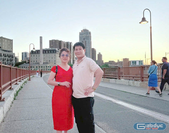 Gia đình con gái lớn đang làm việc bên Mỹ nên hằng năm vợ chồng ông đều sang Mỹ để du lịch, thăm con, cháu. Ảnh: NVCC gdvn-gia-dinh-ong-le-dinh-phong-2.jpg