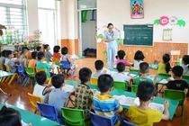 Cần thiết phải đào tạo giáo viên mầm non có cả năng lực tiếng Anh 