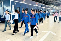 Ngành Công nghệ kỹ thuật ô tô thu hút nhờ học đi đôi với hành, SV được cầm tay chỉ việc