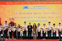 Trường Đại học Cửu Long tặng 46 suất học bổng toàn phần cho tân SV dân tộc Khmer