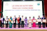 UNETI nhận Giấy chứng nhận kiểm định 5 chương trình đào tạo