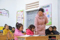 Chuyện cô giáo xúc gạo cho học sinh và “bài thuốc kỳ diệu” trị ghẻ bất đắc dĩ