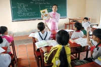 'Dạy học cả ngày", gánh nặng đang đè lên vai giáo viên vùng cao