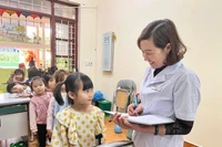 Còn nhiều trăn trở về lương, đãi ngộ của nhân viên y tế học đường