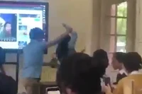 GV bị khóa tay, đẩy khỏi lớp: Hiệu trưởng cho rằng, clip bị lợi dụng, xuyên tạc