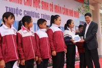 Sở GD Thừa Thiên Huế: "Sóng và máy tính cho em" chậm vì làm kỹ, chắc về pháp lý 