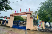 Phụ huynh tố lạm thu, HT THPT Phan Bội Châu thừa nhận sai và nói đã trả lại tiền