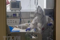 Thủ tướng yêu cầu tăng tốc sản xuất trang thiết bị y tế, máy thở
