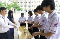 Thành phố Hồ Chí Minh đồng ý cho học sinh quay lại trường từ 1/3