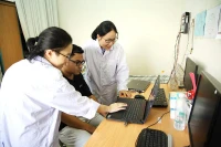 Nữ tiến sĩ 32 tuổi miệt mài, đam mê nghiên cứu các bệnh liên quan đến thần kinh
