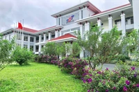 SV ĐH Tôn Đức Thắng in hình lính nước ngoài trên banner tìm hiểu ngày 22/12