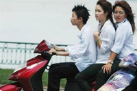 Học sinh Thủ đô vẫn đi xe máy đến trường