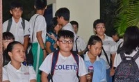 Chưa thi xong, các trung tâm gia sư đã quảng cáo, lôi kéo học trò đến học hè