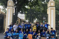 Học sinh trường Chu Văn An chung tay dọn rác, bảo vệ môi trường