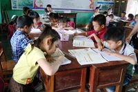 Giáo viên, học sinh dồn sức học bù sau lũ