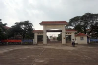 Vì sao cả trăm giáo viên huyện Đức Hòa bị nợ lương? 