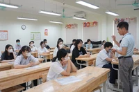 Thi vào lớp 10 công: Có phụ huynh chi đến 10 triệu đồng/tháng cho con học thêm