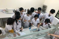 Trường ĐH Hòa Bình: Chương trình đào tạo ngành Dược học gắn liền với thực tế 