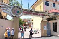 Học sinh lớp 1 đi học sớm bị cô giáo… phê bình