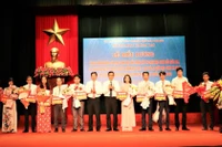 Hải Phòng chi hơn 5 tỷ đồng khen thưởng học sinh, giáo viên