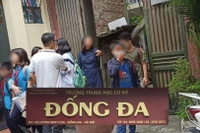 Phụ huynh cấp 2 Đống Đa bức xúc vì giáo viên "kéo" học sinh ra ngoài dạy thêm