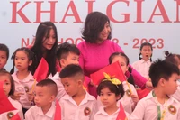 Cô hiệu trưởng mong muốn học sinh hiểu biết và tôn trọng sự khác biệt của bạn bè