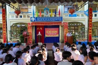 Trường ra khỏi vùng đặc biệt khó khăn, giáo viên lần lượt xin chuyển công tác
