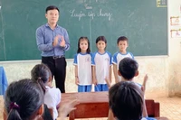 Thầy giáo 9X được vinh danh ở chương trình "Chia sẻ cùng thầy cô"