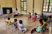 Cho trẻ 5 tuổi làm quen với tiếng Anh: Trường bỏ giữa chừng vì khó thực hiện