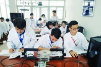 Khác loại hình đào tạo nhưng chung chuẩn về diện tích đất, trường ĐH kêu khó