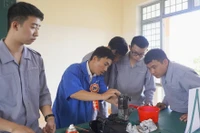 Hậu sáp nhập, có trường nghề tốn vài năm để chuyển đổi chủ sở hữu