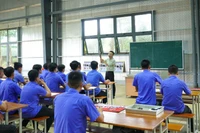 Tuyển lao động từ trường ĐH: Doanh nghiệp quốc tế trả phí, trong nước thì không