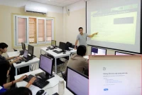 HS đi thi đánh giá năng lực: Tốn kém, đi lại xa, lo bị bố mẹ mắng nếu điểm thấp