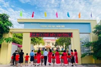 Hà Tĩnh: Xem xét kỷ luật, đề xuất điều chuyển nữ giáo viên lớp 1 dạy thêm ở nhà