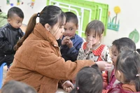 Nữ giáo viên mầm non 9X: Nếu lương thấp mà bỏ nghề, ai sẽ dạy trẻ em vùng cao? 