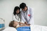 Cần đạt 70% GV cơ hữu ở độ tuổi lao động khiến trường tư gặp khó đào tạo ngành y