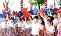 Tưởng chương trình mới giảm tải, ai dè chất thêm gánh nặng lên học sinh lớp 1