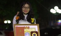 Ngưỡng mộ nữ sinh viên học giỏi, hiếu thảo