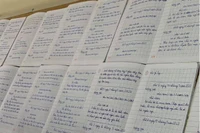 Học sinh lớp 1 Bản Xàn, Trường Tiểu học Hữu Khuông, huyện Tương Dương (Ảnh Phòng Giáo dục cung cấp)